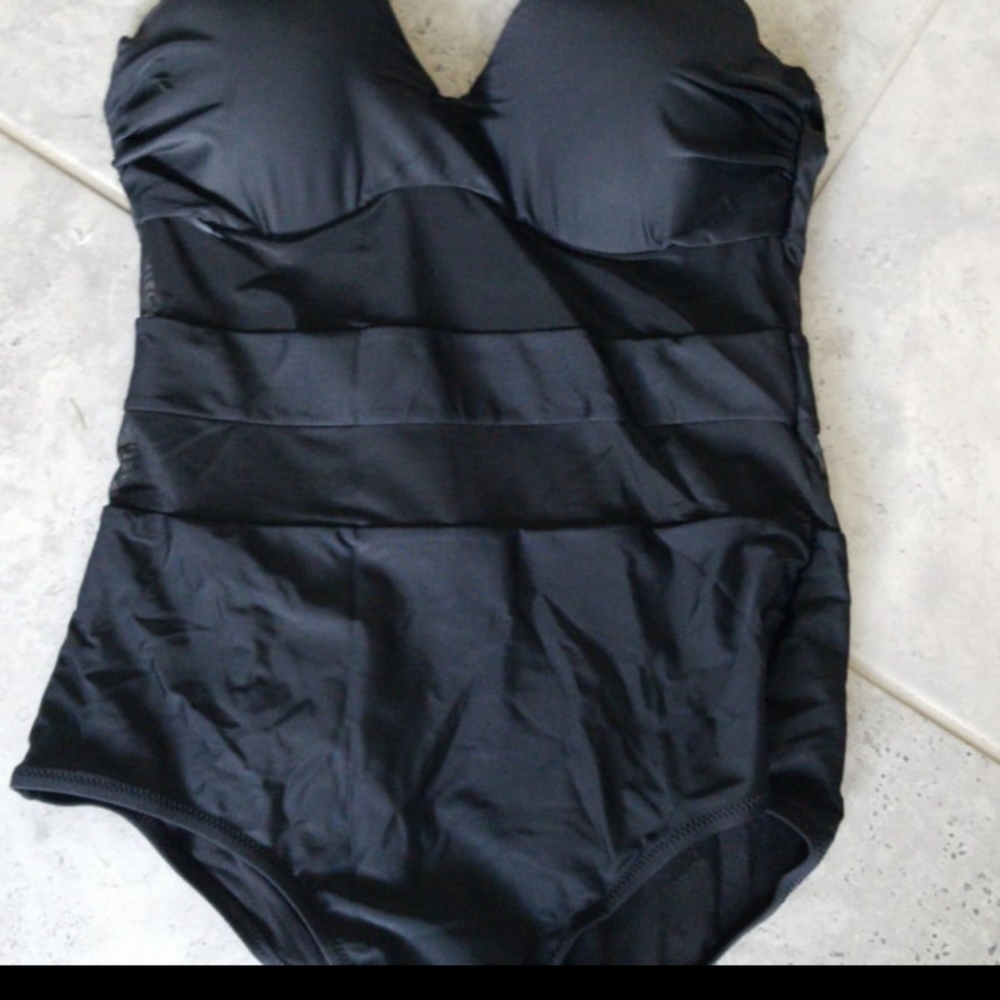 NWT 3 Brand New Swimsuit Black,White, and Red,size 2xl $50.00 each - Picture 2 of 4